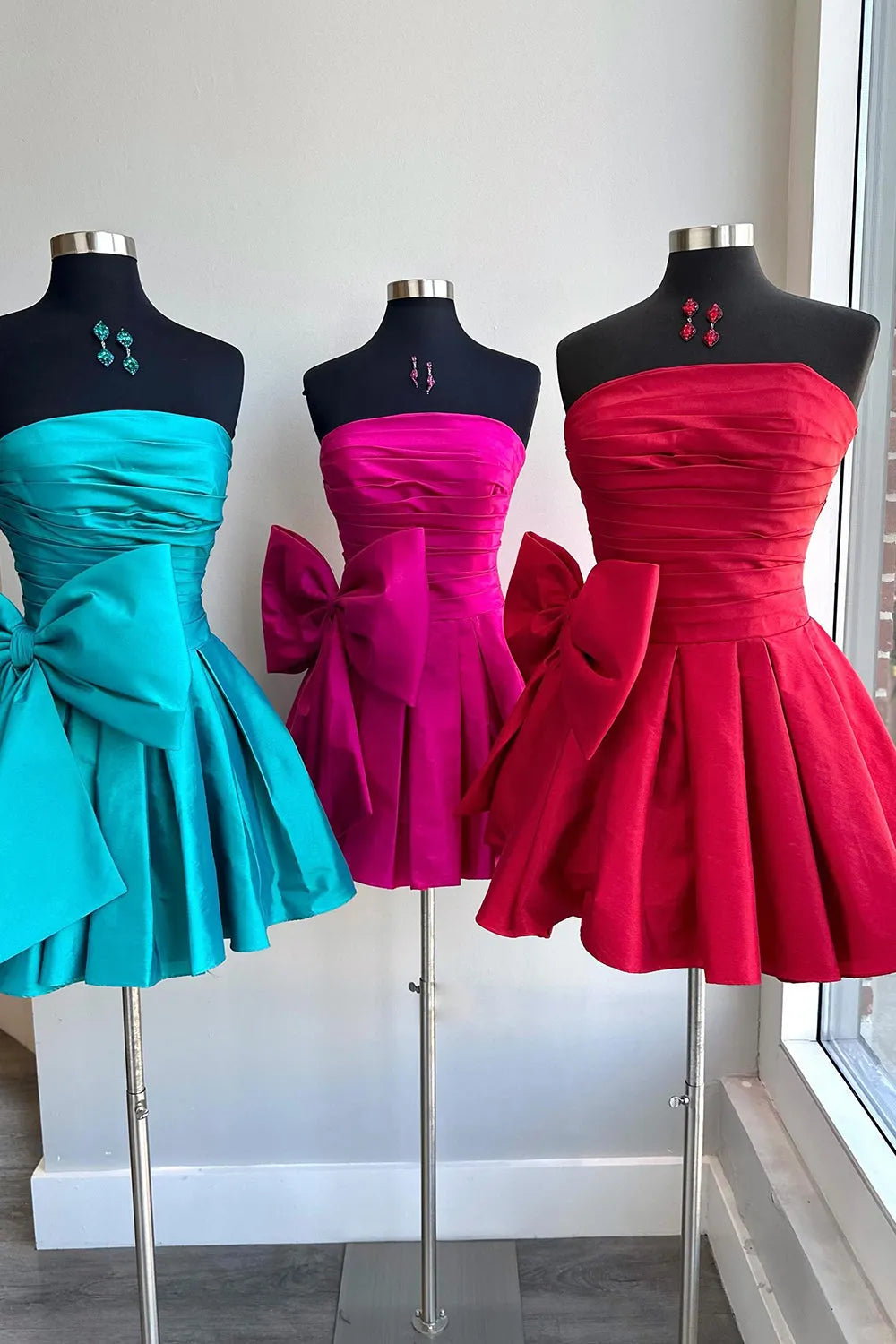 Royal Blue A-Line Strapless Pleated Party Dress with Bow